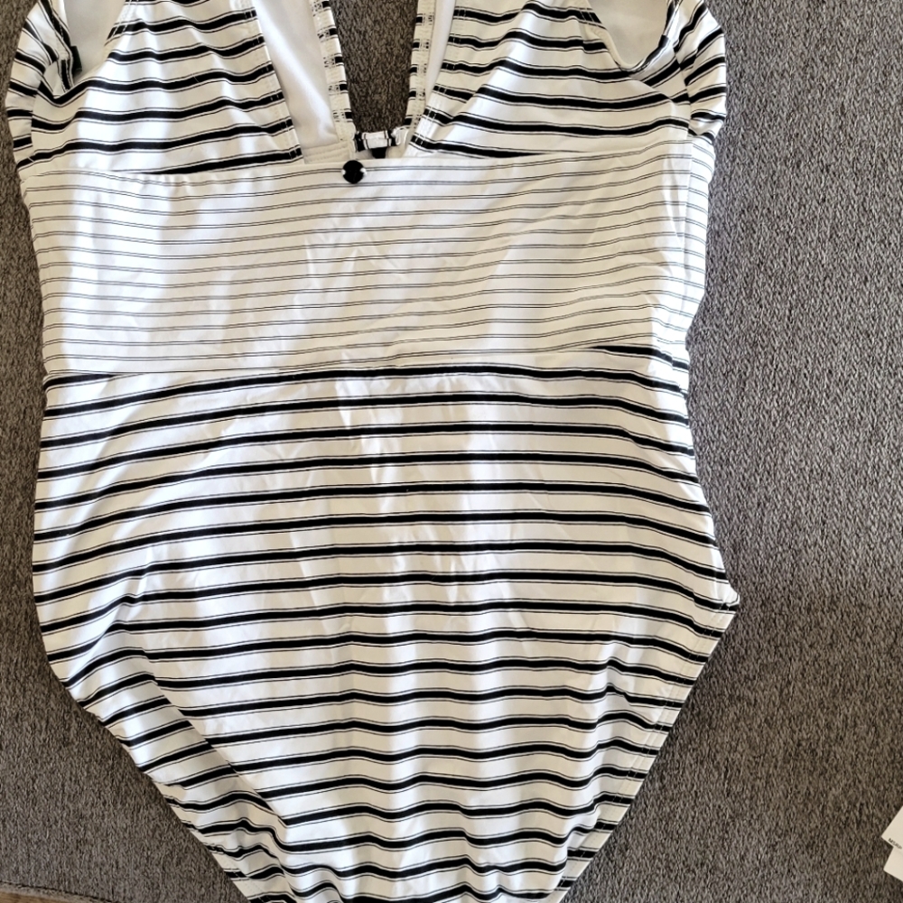 Chic Black and White Striped One-Piece Swimsuit